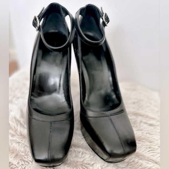 BALENCIAGA DESIGNER BLACK LEATHER PUMPS HAND MADE ITALY ALMOND TOE BUCKLE SZ 7 - Picture 2 of 16